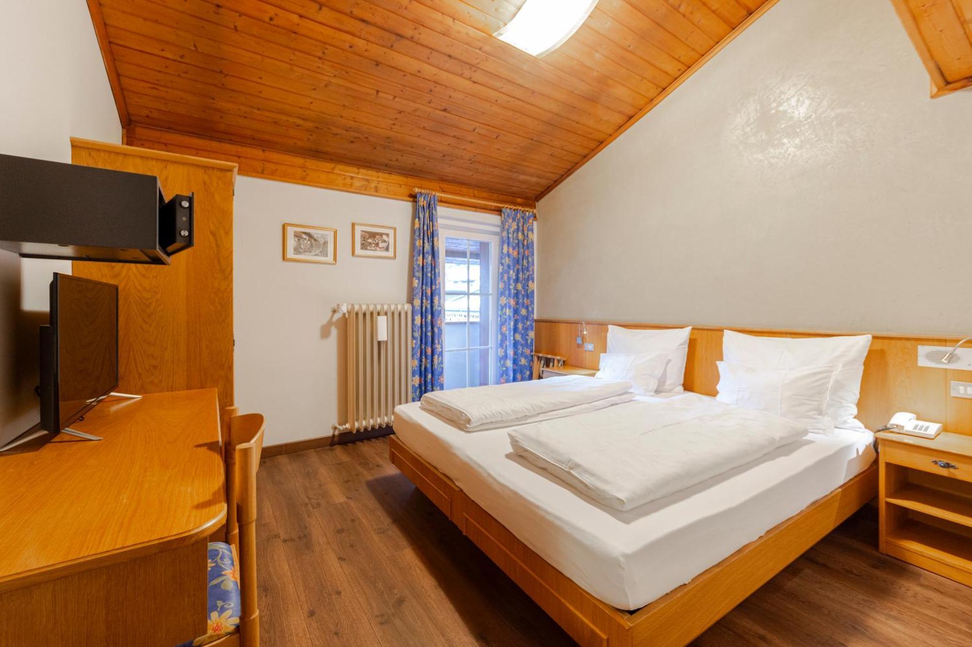 Hotel Stella Моена Екстериор снимка