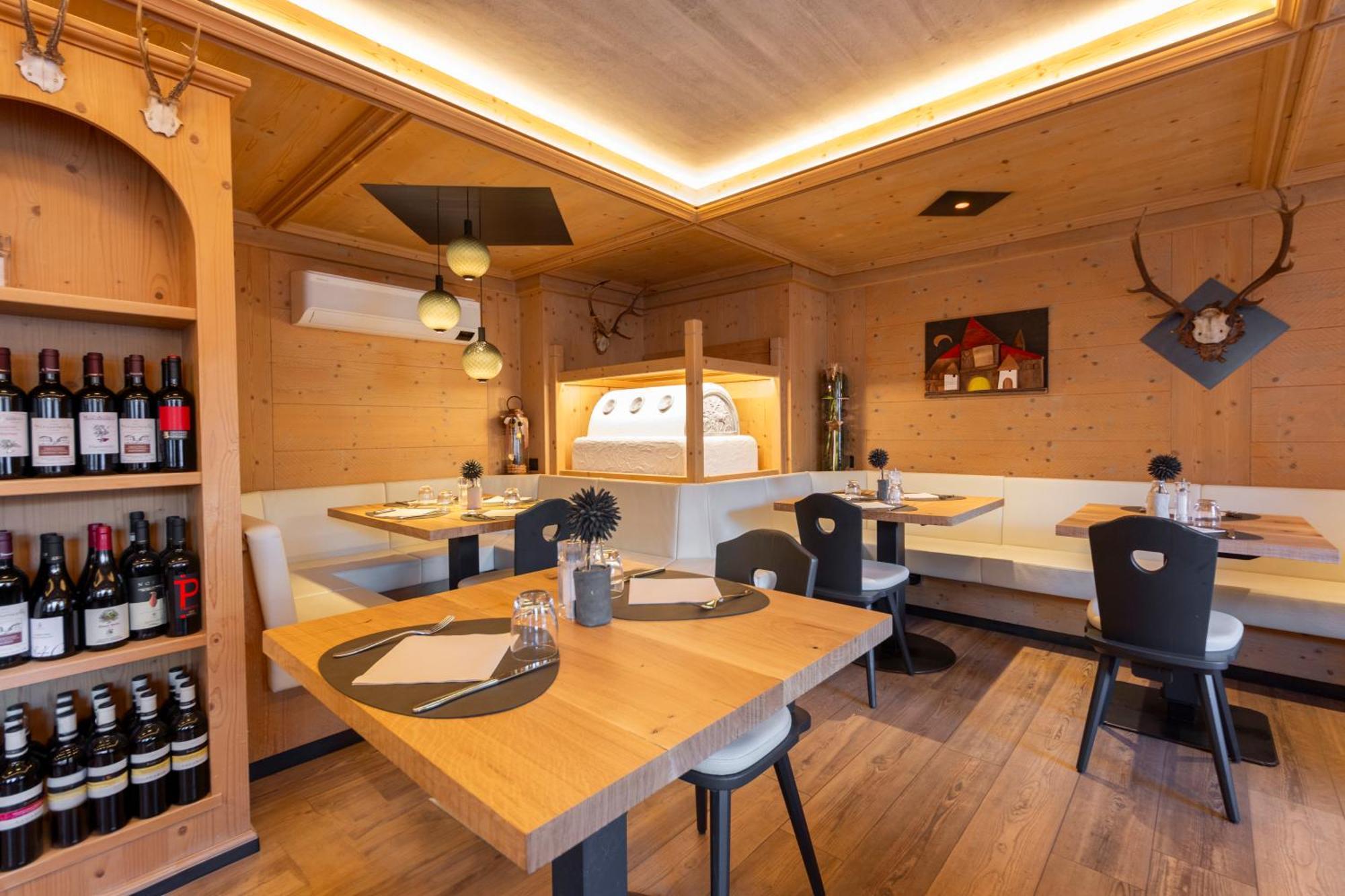 Hotel Stella Моена Екстериор снимка