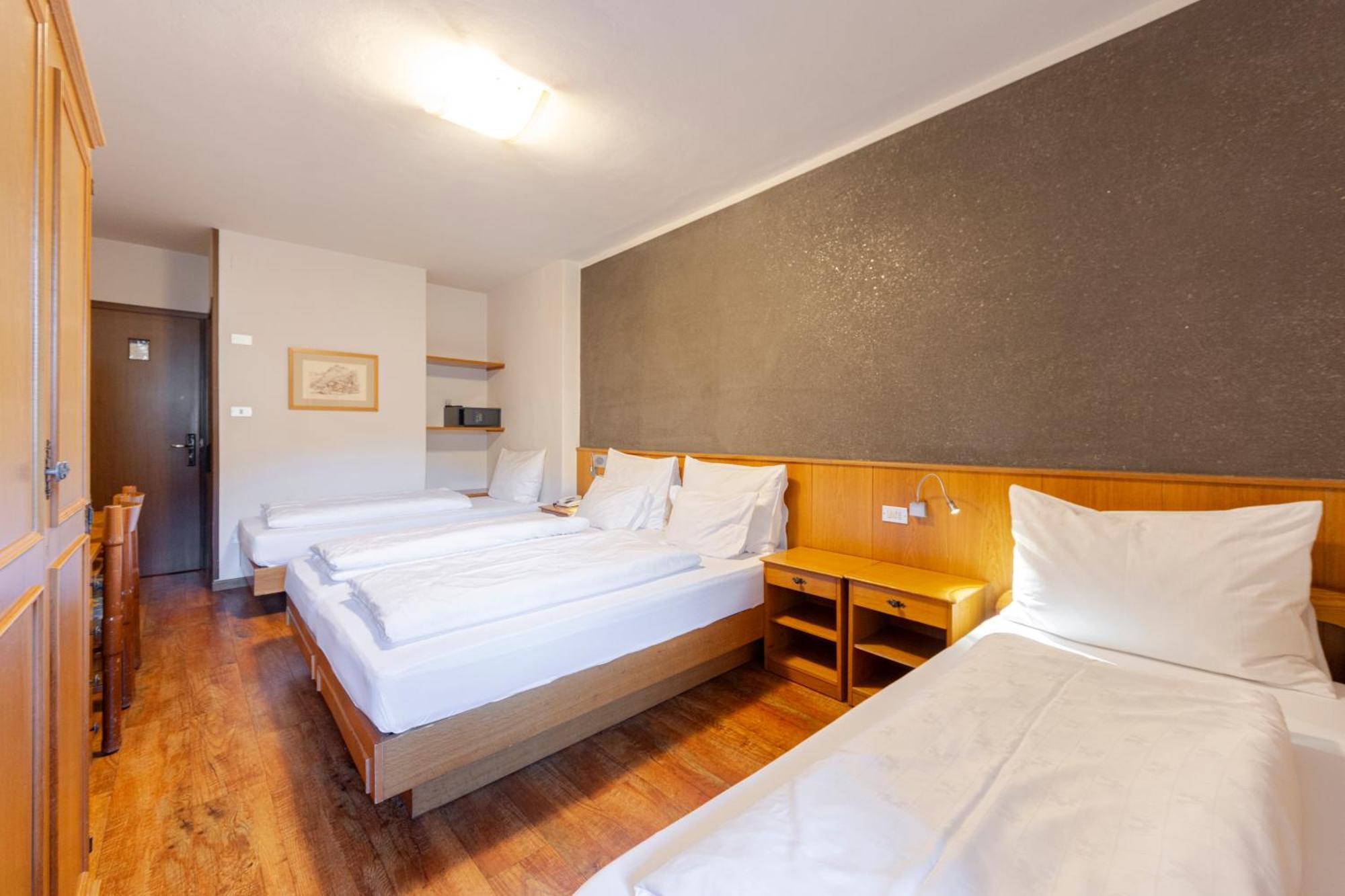 Hotel Stella Моена Екстериор снимка